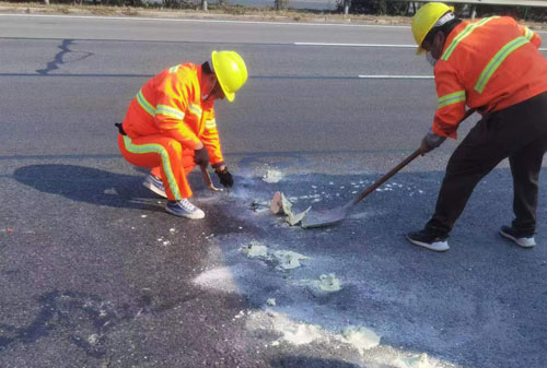 和布克赛尔公路下沉注浆加固